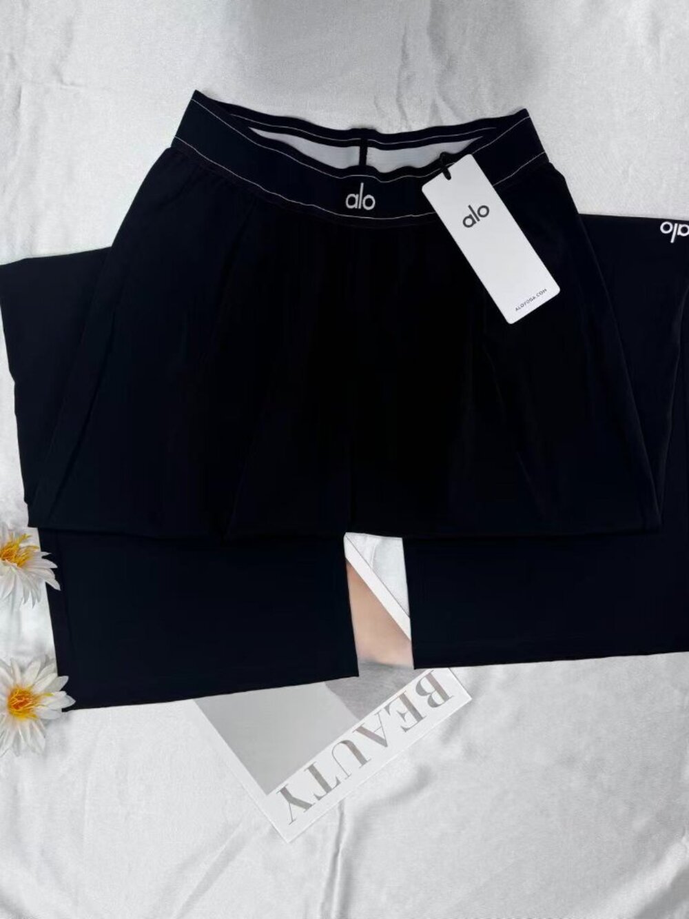 🥂 NWT Alo Yoga Suit Up Trouser Black 😚 Sleek Wide Leg Pants Chic Relaxed Fit - Picture 3 of 9